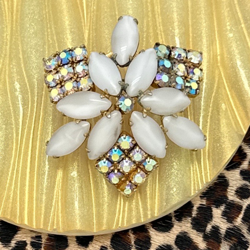 Vintage 1950s Weiss Floral Pin Milky White Navettes Clear Ab Rhinestones 40$
